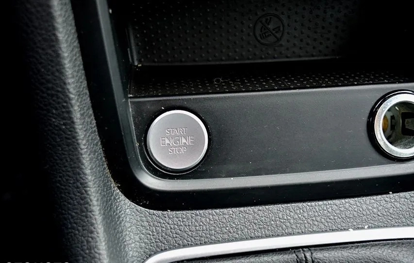 Volkswagen Sharan cena 44900 przebieg: 203000, rok produkcji 2013 z Niemodlin małe 232
